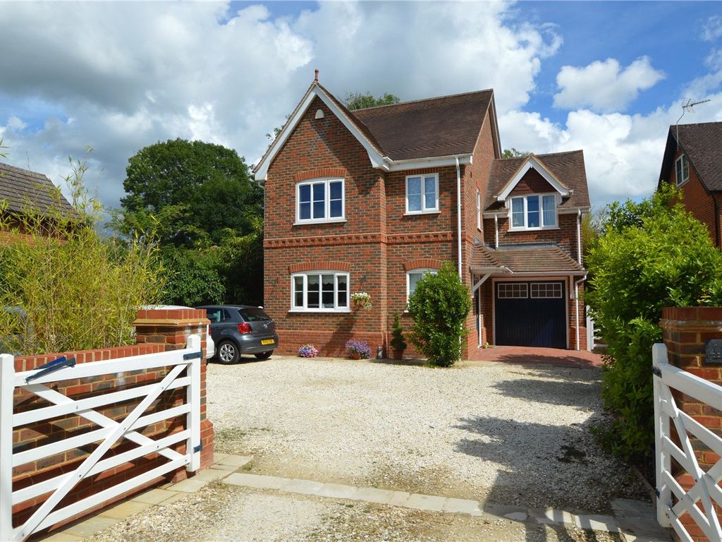 5 bed detached house for sale in Hyde End Road, Shinfield, Reading, Berkshire RG2, £725,000