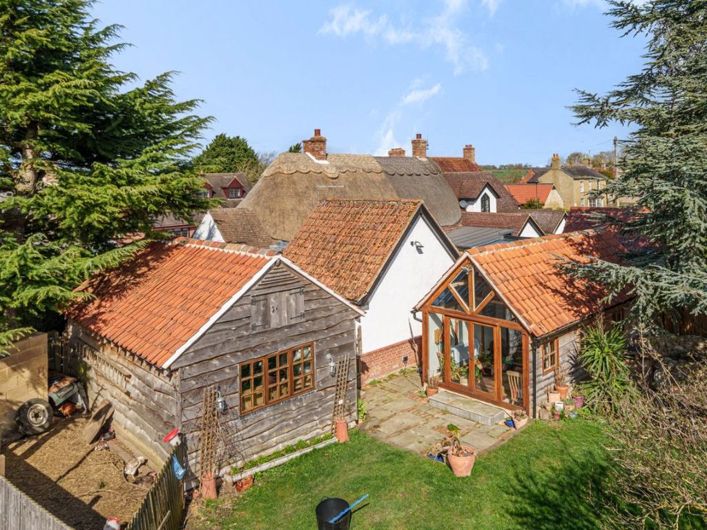 3 bed cottage for sale in High Street, Stagsden, Bedford MK43, £495,000