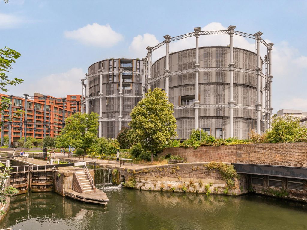 1 bed flat for sale in Lewis Cubitt Square, London N1C, £1,000,000