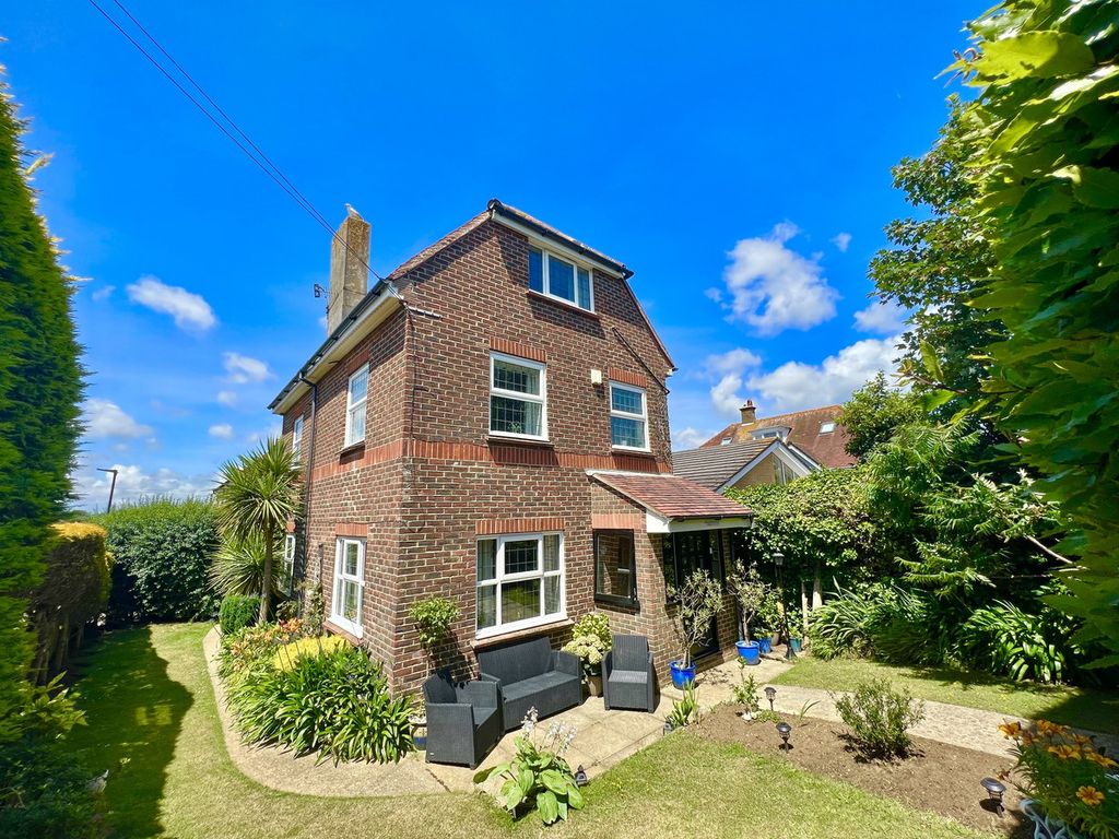 4 bed detached house for sale in Ranelagh Road, Sandown PO36, £495,000
