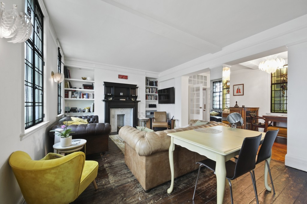4 bed flat for sale in Chalfont Court, Baker Street NW1, £1,900,000