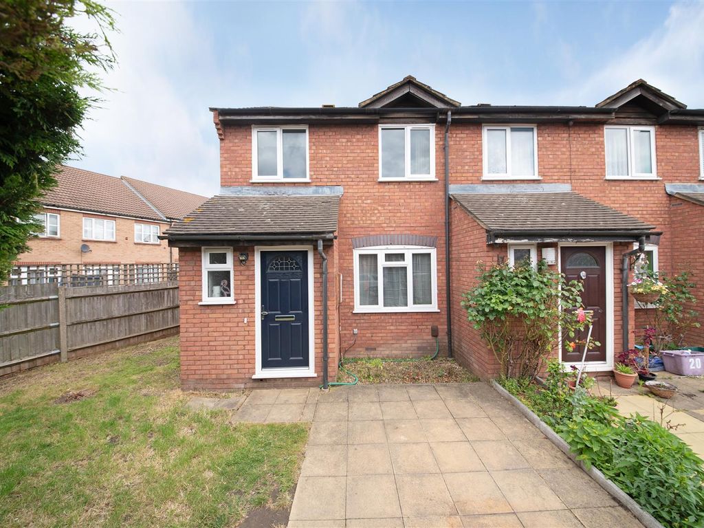 3 bed property for sale in Bourne Drive, Mitcham CR4, £495,000