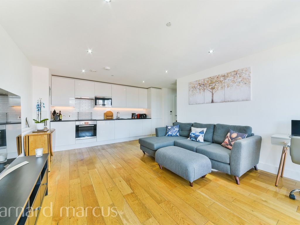 2 bed flat for sale in Sutton Court Road, Sutton SM1, £375,000