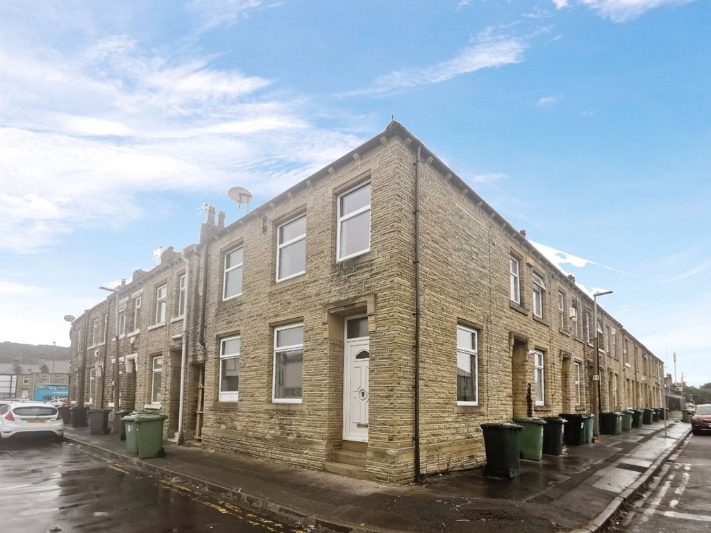 1 bed end terrace house to rent in Canal Street, Huddersfield HD1, £595 pcm
