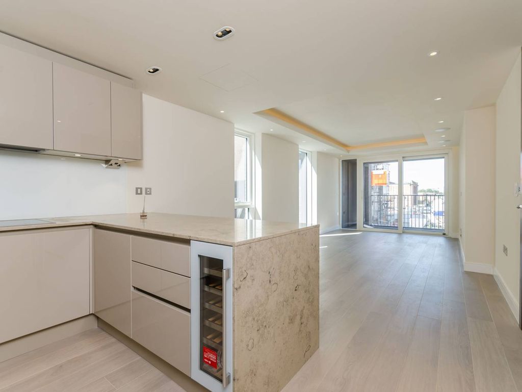 1 bed flat for sale in Countess House, Chelsea Creek, London SW6, £760,000