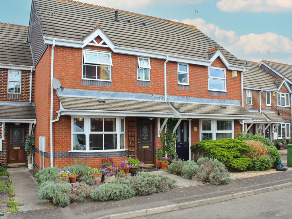 3 bed terraced house for sale in Ruthven Close, Wickford SS12, £315,000