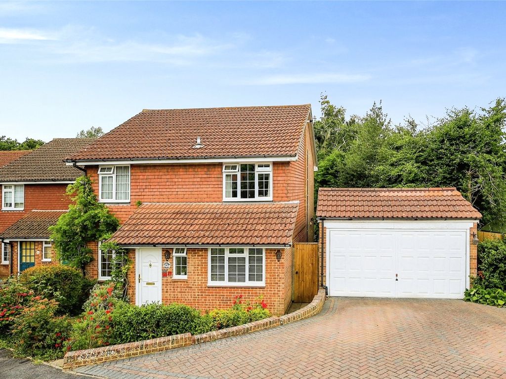 4 bed detached house for sale in Cuckoo Drive, Heathfield, East Sussex TN21, £425,000