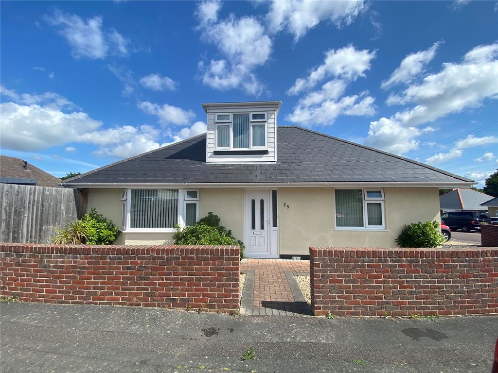 3 bed bungalow for sale in Middle Road, Kinson, Bournemouth, Dorset BH10, £420,000