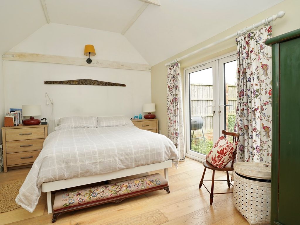 3 bed terraced house for sale in Park Road, Melchbourne, Bedford MK44, £365,000