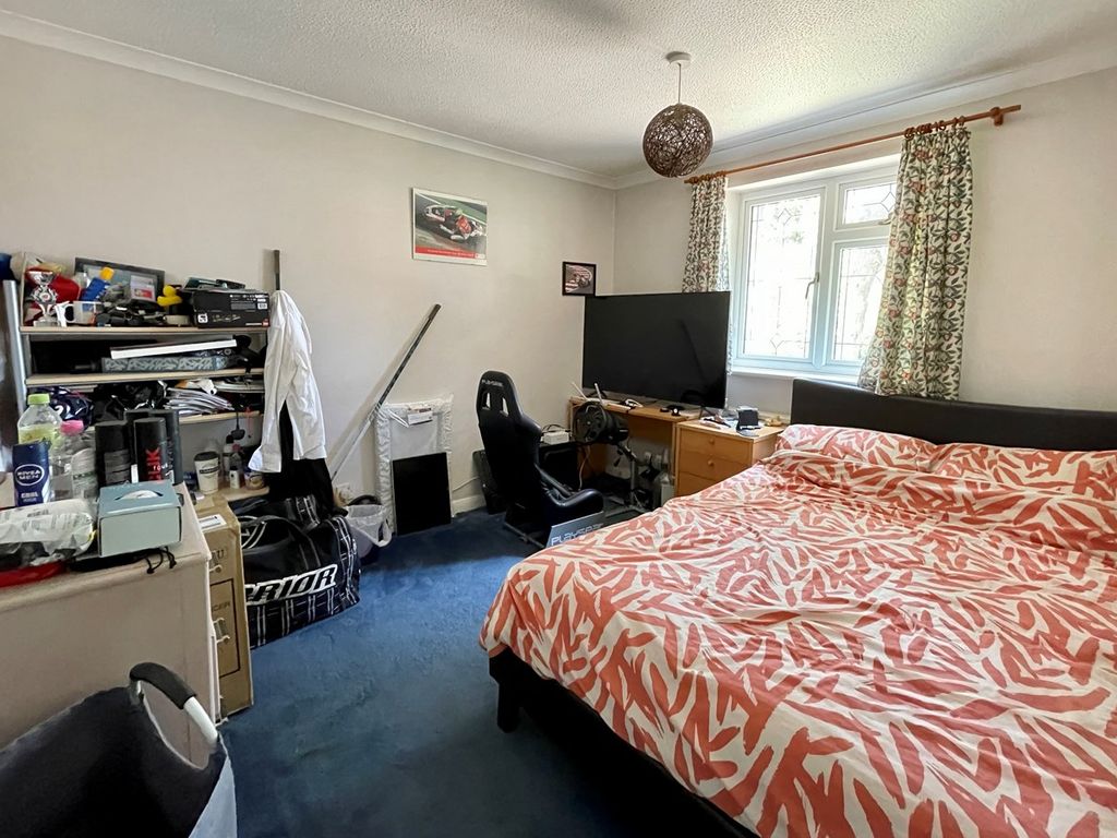 4 bed detached house for sale in Earlsbourne, Church Crookham, Church Crookham GU52, £600,000