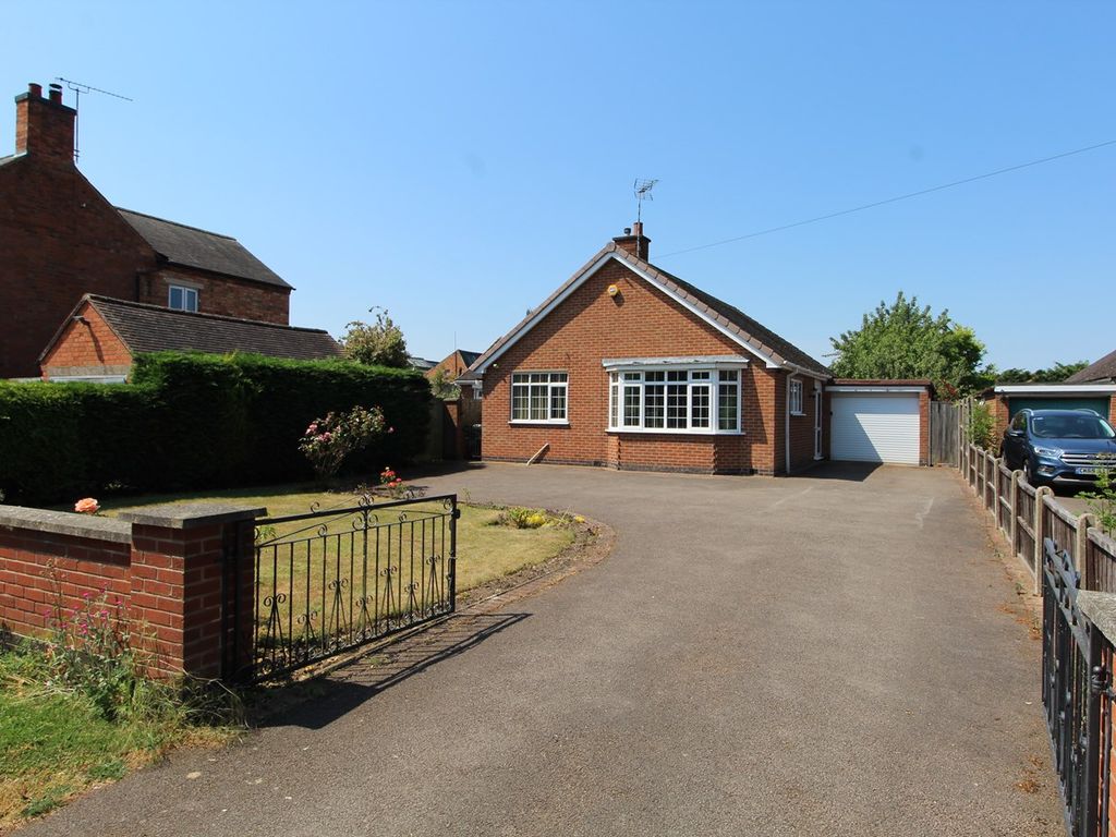 3 bed detached bungalow for sale in Bitteswell Road, Lutterworth LE17, £399,950