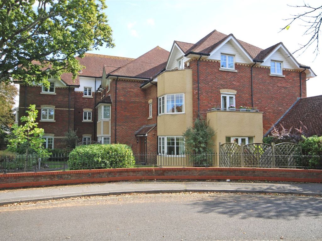 3 bed flat for sale in Ashley Road, New Milton, Hampshire BH25, £369,950