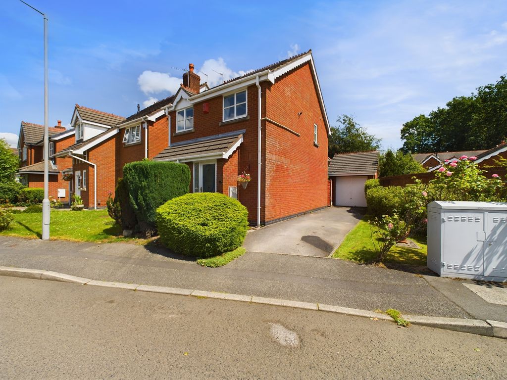 3 bed detached house for sale in Bronington Close, Manchester M22, £350,000