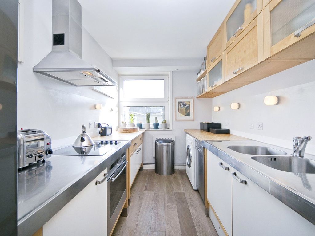 3 bed flat for sale in Darwin Court, Gloucester Avenue, Primrose Hill, London NW1, £1,100,000
