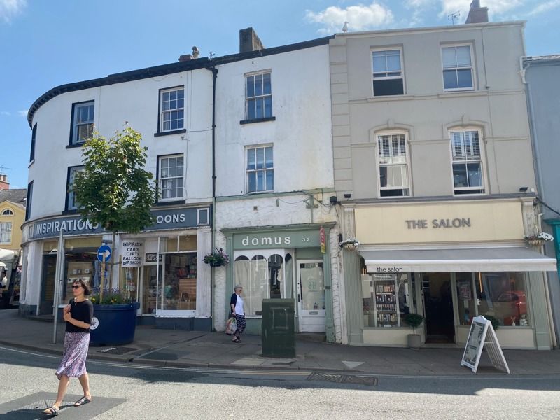 Retail premises to let in 32 King Street, Ulverston, Cumbria LA12, £8,000 pa