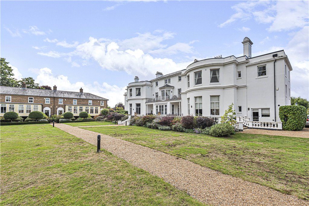 2 bed flat for sale in High Road, Byfleet, West Byfleet, Surrey KT14, £500,000