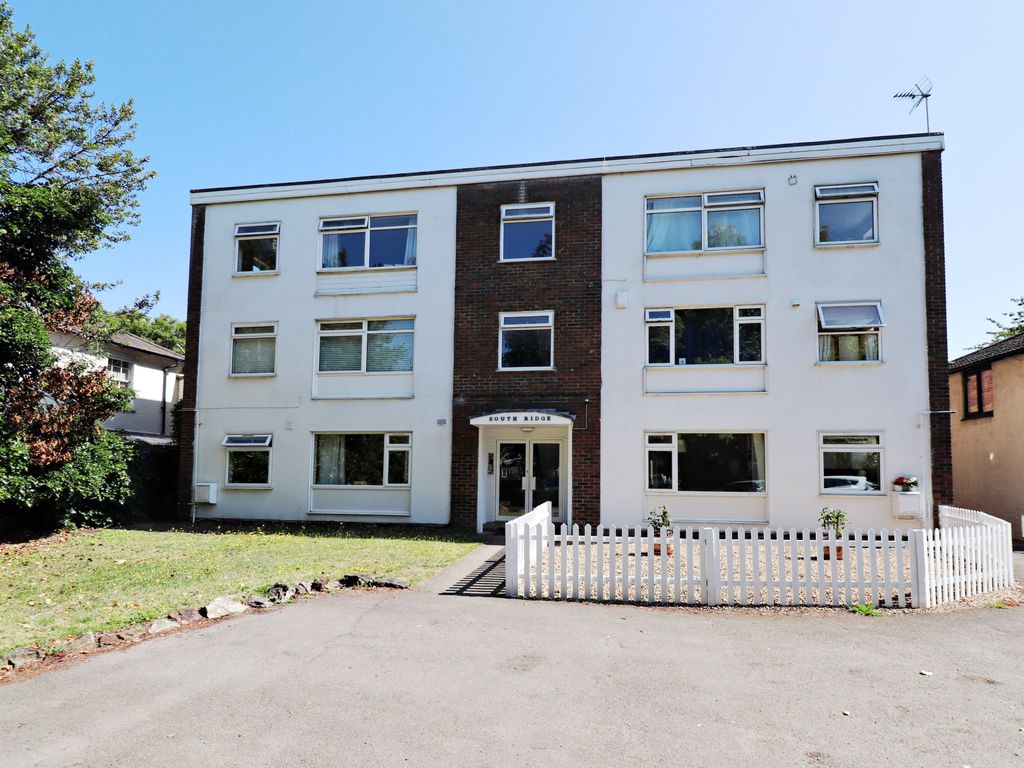 2 bed flat for sale in Bromley Common, Bromley BR2, £335,000
