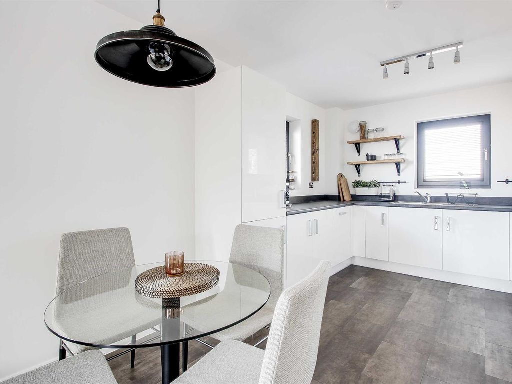 2 bed flat to rent in Countess Way, Broughton, Milton Keynes MK10, £1,250 pcm
