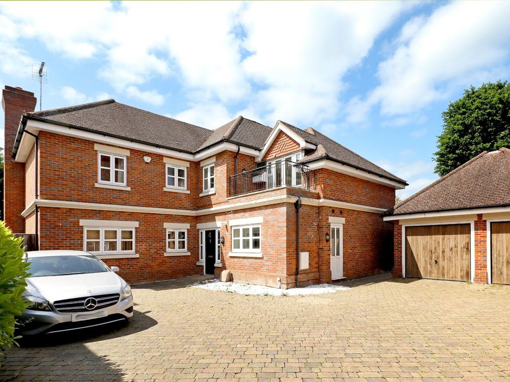 5 bed country house for sale in Foxley Grove, Burnham SL1, £1,250,000
