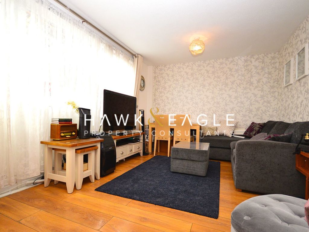 3 bed flat for sale in Lipton Road, London E1, £424,999