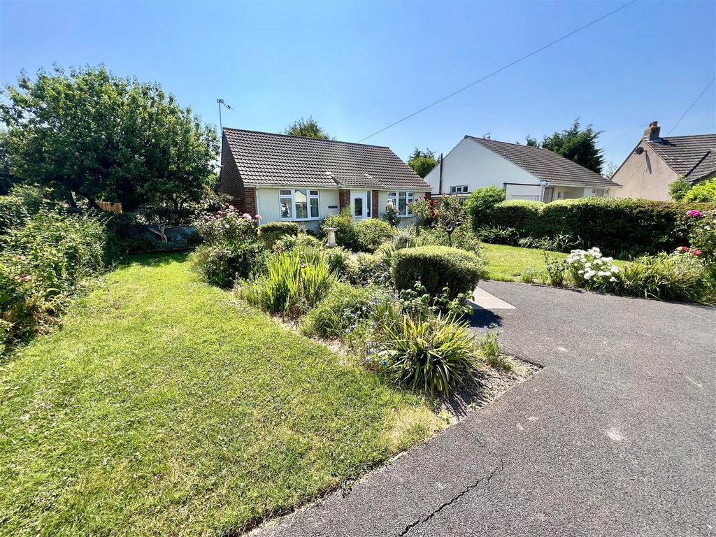 2 bed detached bungalow for sale in Churchill Close, Clevedon BS21, £375,000