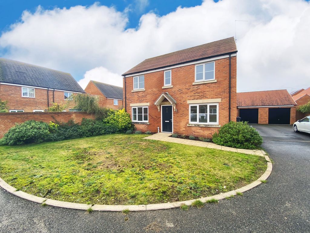 4 bed detached house for sale in Marriott Close, Narborough, King