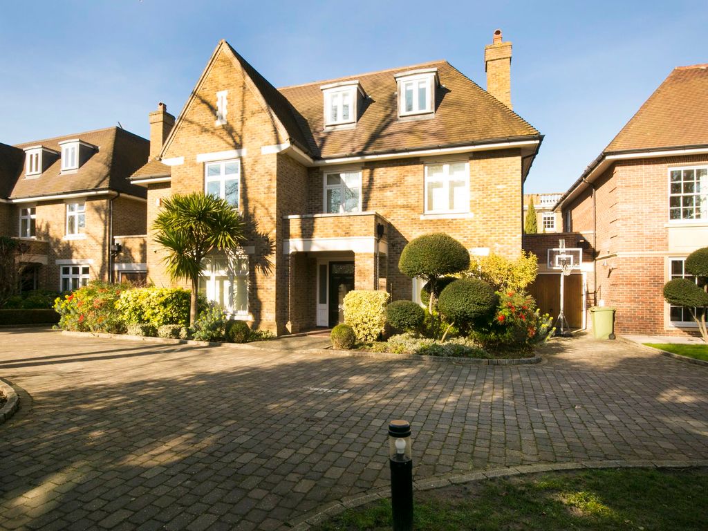 5 bed detached house to rent in Chalmers Way, Twickenham TW1, £8,500 pcm