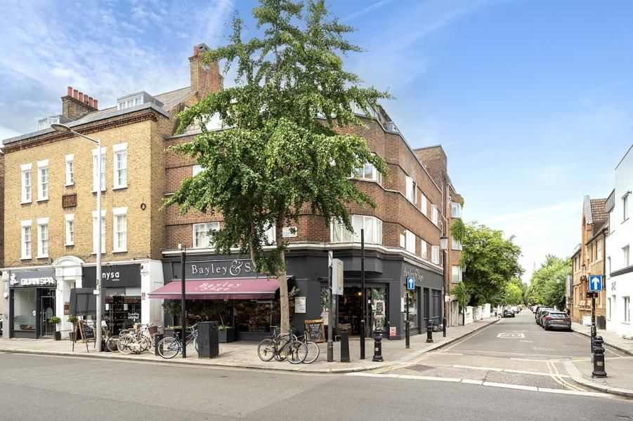 1 bed flat for sale in Gilston Rd, Chelsea SW10, £640,000