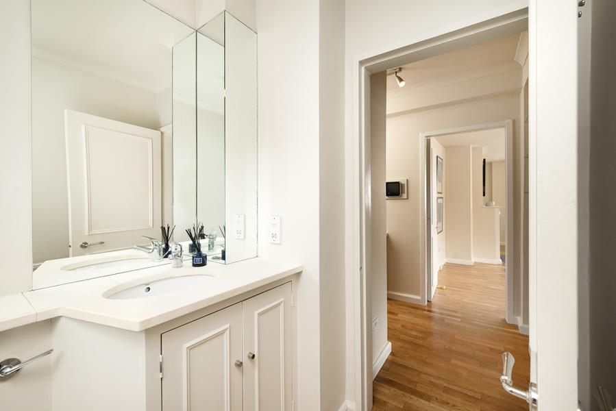 1 bed flat for sale in Gilston Rd, Chelsea SW10, £640,000