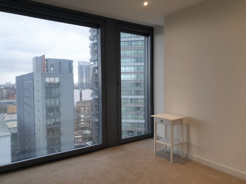 2 bed flat for sale in Chronicle Tower, 261B City Road, London EC1V, £1,200,000