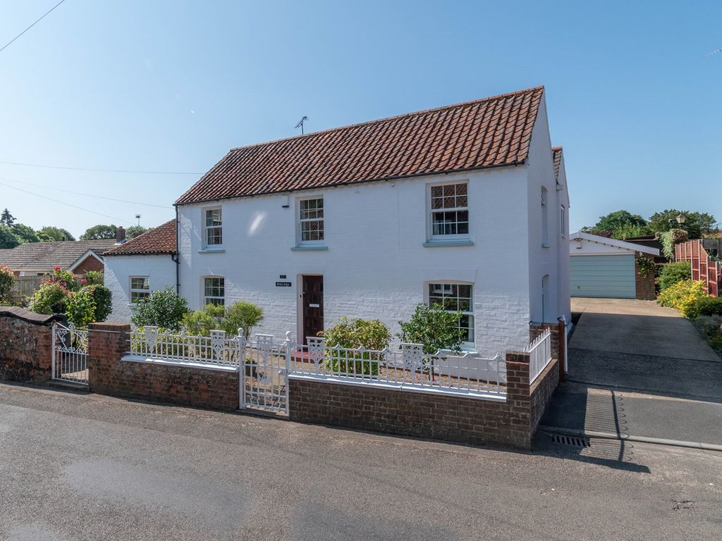 5 bed detached house for sale in Eastgate Street, North Elmham NR20, £575,000