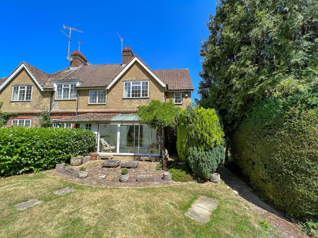 3 bed end terrace house for sale in Coombe Hill Road, East Grinstead RH19, £695,000