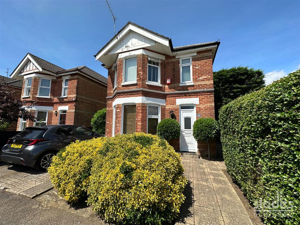 5 bed detached house for sale in St. Leonards Road, Bournemouth BH8, £485,000