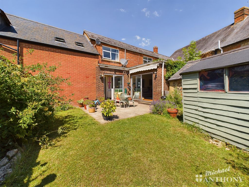 3 bed terraced house for sale in Rudds Lane, Haddenham, Aylesbury, Buckinghamshire HP17, £365,000