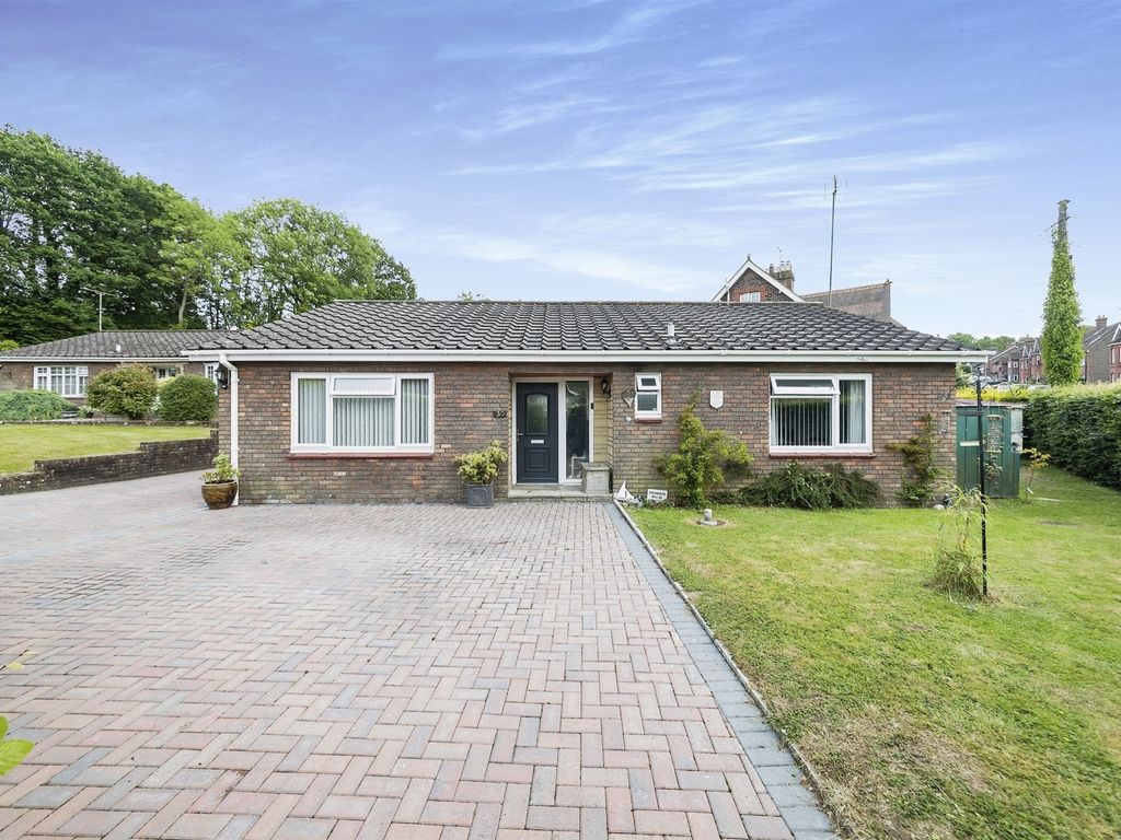 3 bed detached bungalow for sale in Hamsey Road, Sharpthorne, East Grinstead RH19, £525,000