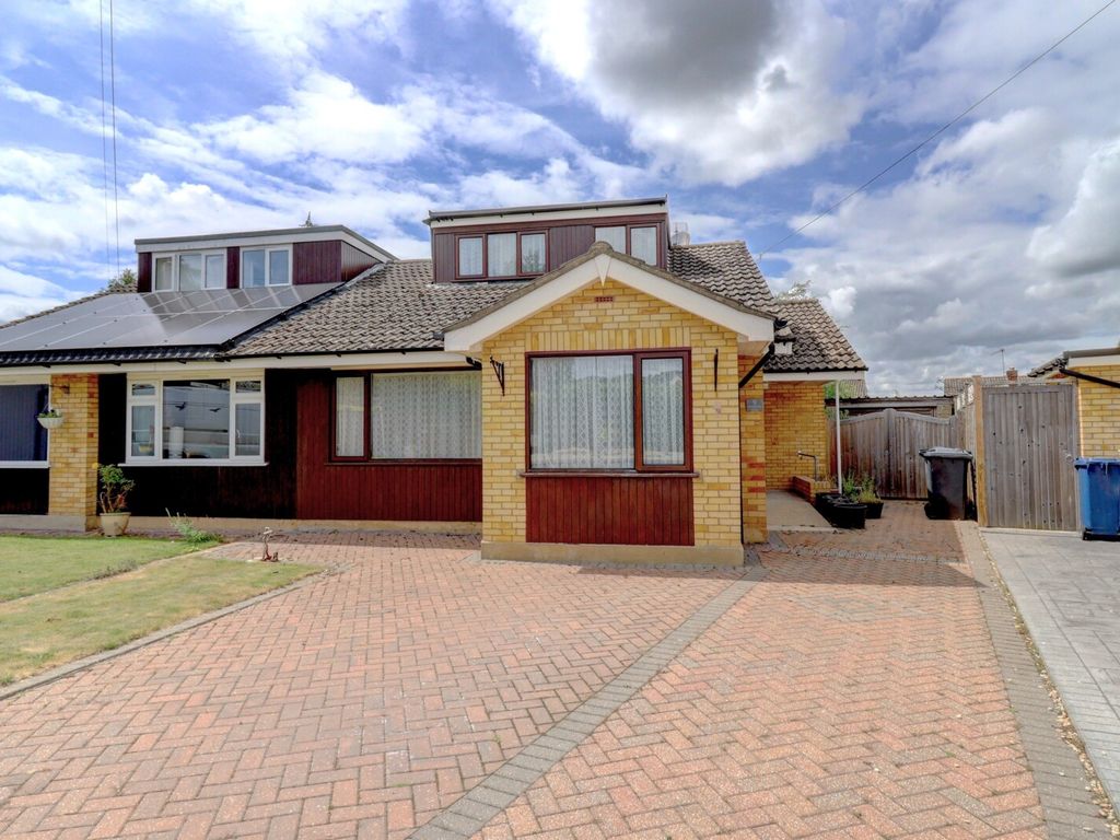 3 bed bungalow for sale in Canterbury Close, Princes Risborough HP27, £435,000