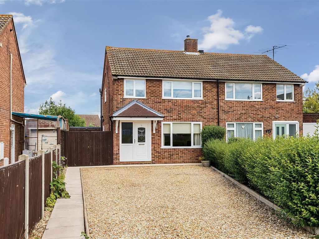 3 bed semi-detached house for sale in Gilwell Close, Bedford MK41, £350,000