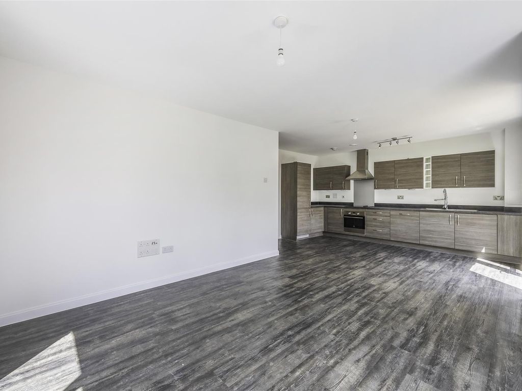 2 bed flat for sale in Iron Railway Close, Coulsdon CR5, £350,000