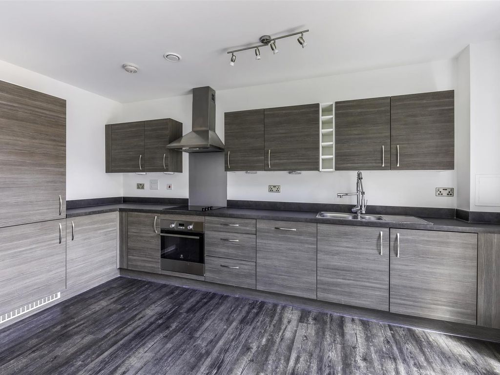 2 bed flat for sale in Iron Railway Close, Coulsdon CR5, £350,000