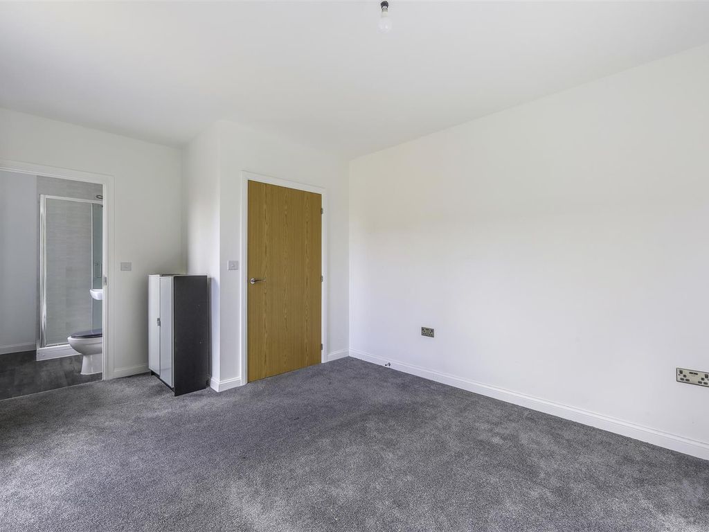 2 bed flat for sale in Iron Railway Close, Coulsdon CR5, £350,000