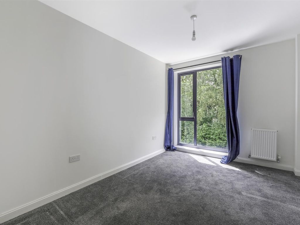 2 bed flat for sale in Iron Railway Close, Coulsdon CR5, £350,000