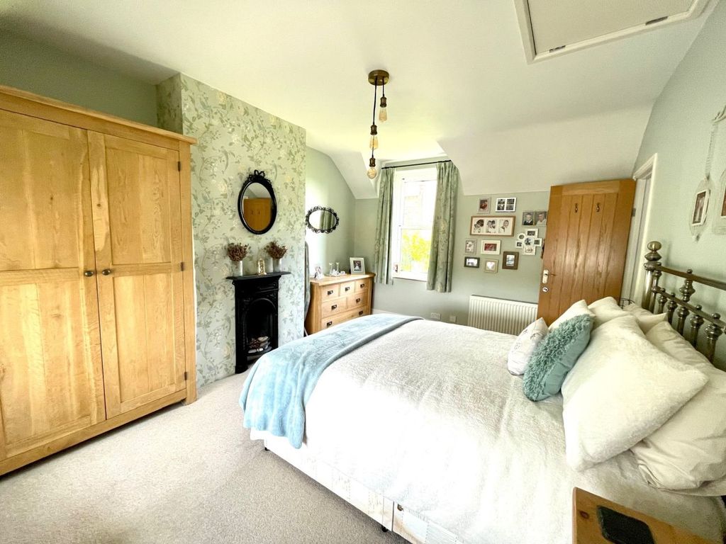 3 bed detached house for sale in Greenaway Lane, Hackney, Matlock DE4, £535,000