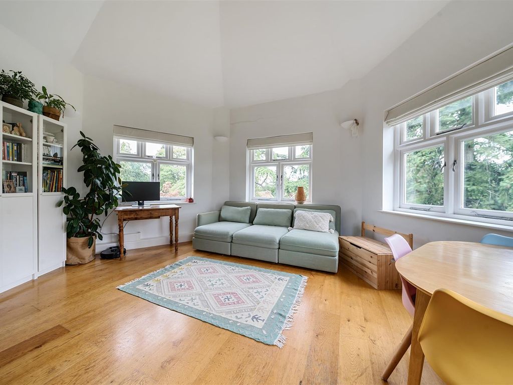 2 bed flat for sale in Richmond Road, Caversham, Reading RG4, £340,000