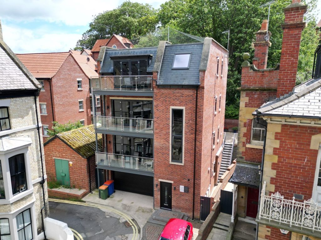 2 bed flat for sale in Broomfield Terrace, Whitby YO21, £350,000