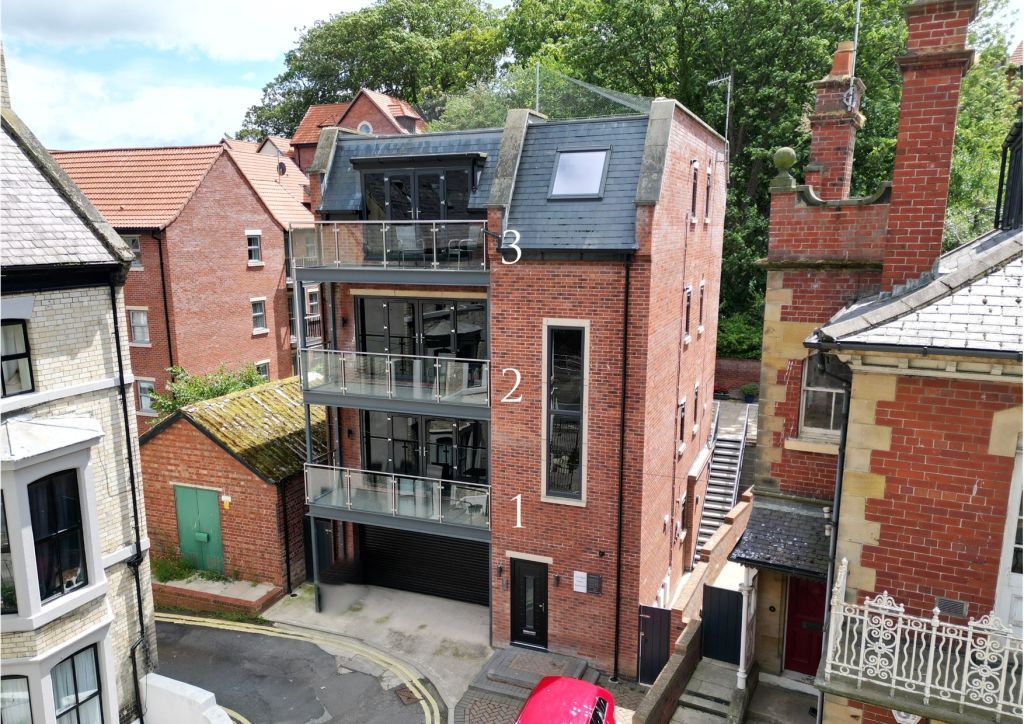2 bed flat for sale in Broomfield Terrace, Whitby YO21, £350,000