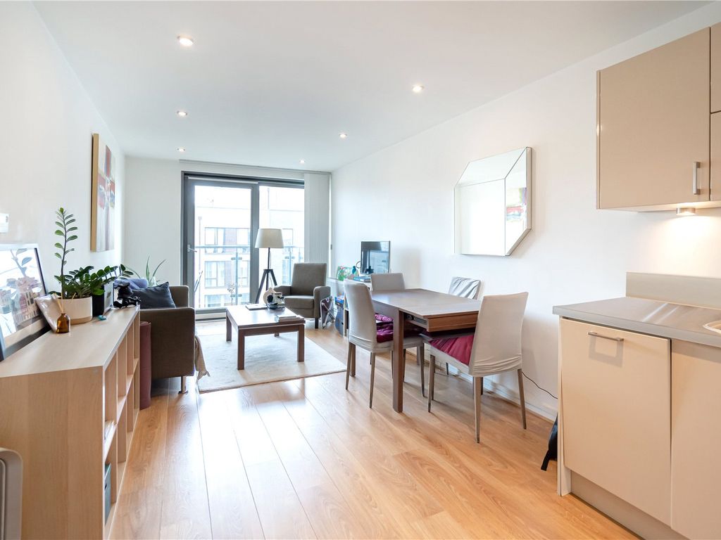 1 bed flat for sale in Aqua Vista Square, Poplar E3, £400,000