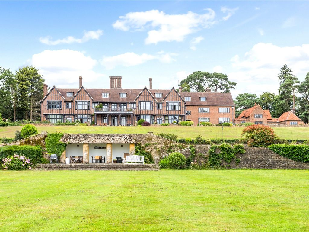 2 bed flat for sale in Yattendon Court, Yattendon, Thatcham, Berkshire RG18, £475,000