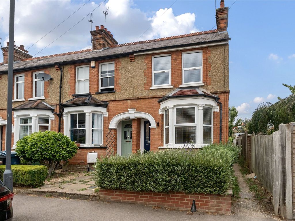 3 bed end terrace house for sale in Kingsley Road, Pinner HA5, £699,950