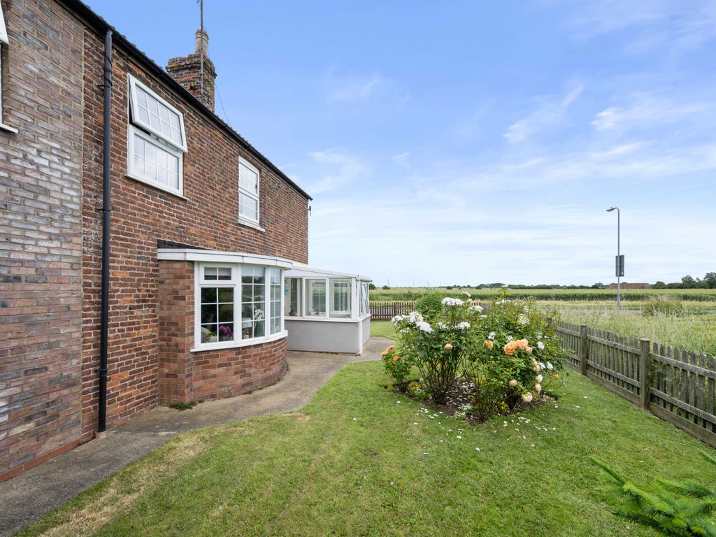 4 bed cottage for sale in Beacon Way, Skegness PE25, £400,000