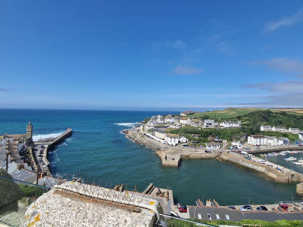 3 bed cottage for sale in Peverell Terrace, Porthleven, Helston TR13, £825,000